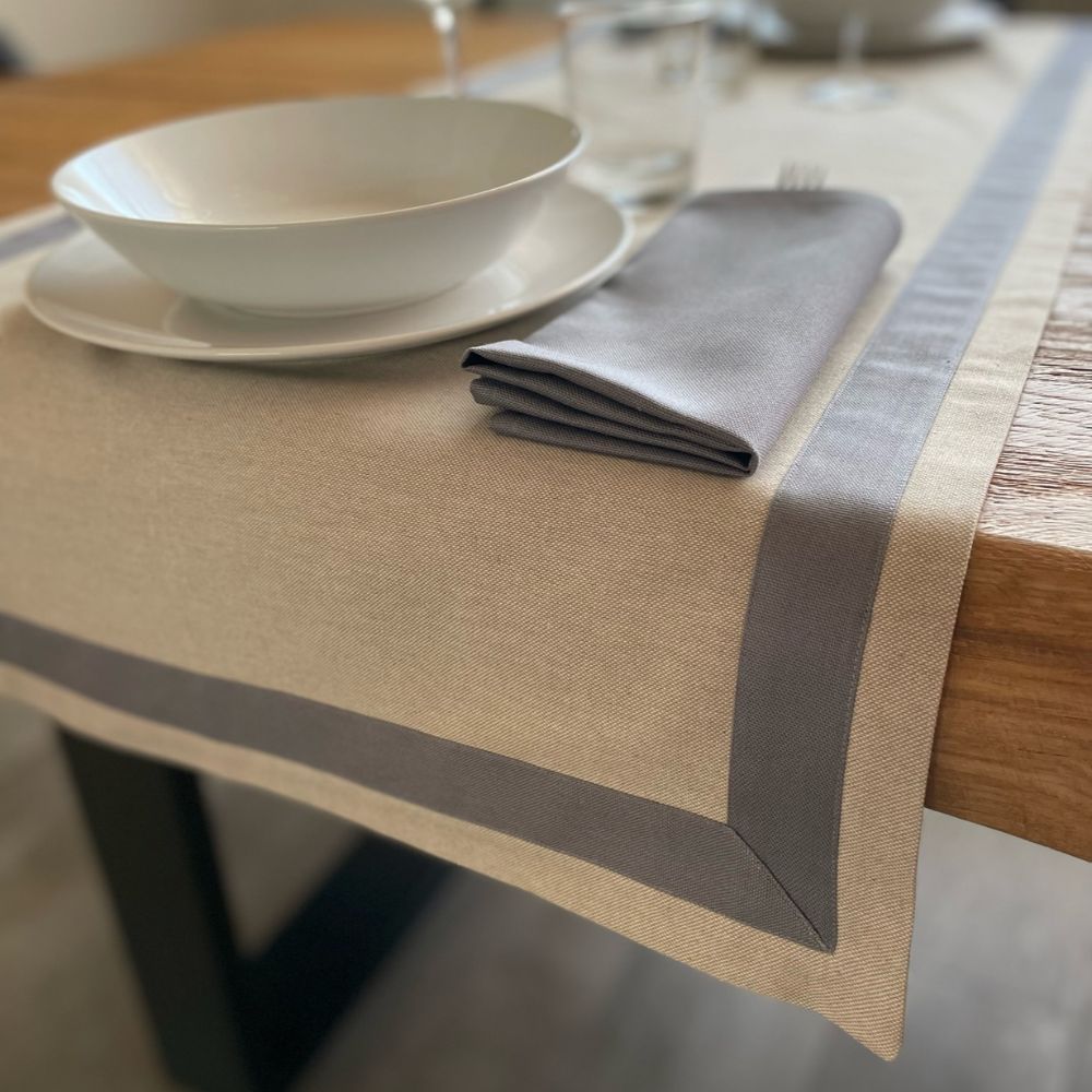 Runner da tavola in misto cotone grigio